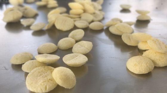 Bocado del soplo del maíz que hace el bocado del ocio de la máquina que procesa 12 meses de garantía