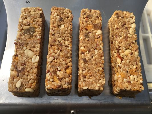 Barra de poco ruido de alta velocidad del cereal que forma la máquina de moldear de la barra de la máquina/de cacahuete