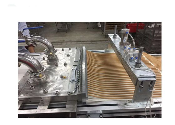 Comida de perro, bocados de la carne de Trainning del perro que hacen la máquina