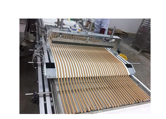 Comida de perro, bocados de la carne de Trainning del perro que hacen la máquina