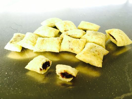 Línea de extrudado de relleno del bocado del soplo del snack bar de la base caliente de la venta