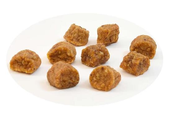 La carne de perro pela la máquina desigual del alimento para animales de los palillos con el sistema auto de la bandeja