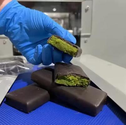 Barra hinchada del arroz del caramelo/barra de chocolate que hace la máquina con la formación y cortar