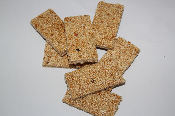 Barra del cereal del corte de la barra de cacahuete que hace la línea de transformación de la barra de la nutrición de la energía de la máquina