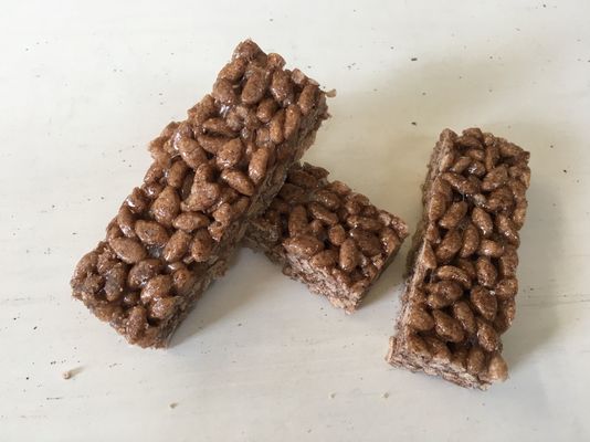 Barra de Granola del corte acuciante de la barra del cereal que hace la máquina con gran funcionamiento