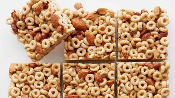 Categoría alimenticia 150m m 80pcs/Min Granola Bar Making Machine