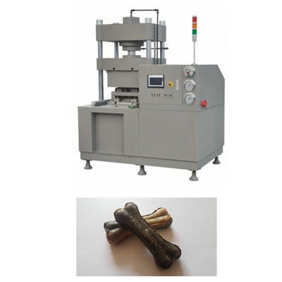 El animal doméstico dental mastica la maquinaria presionada de los huesos del cuero crudo con el zurriago, piel de cerdo, tendones de carne de vaca